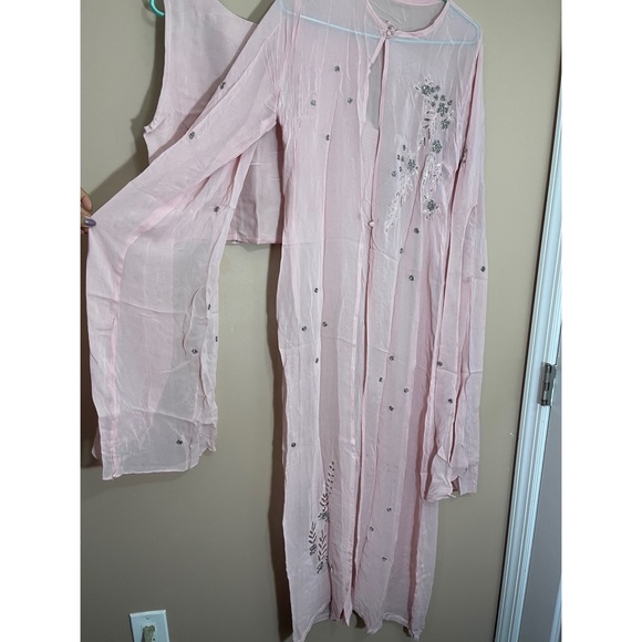 Crop top with flowy pants - Picture 2 of 4